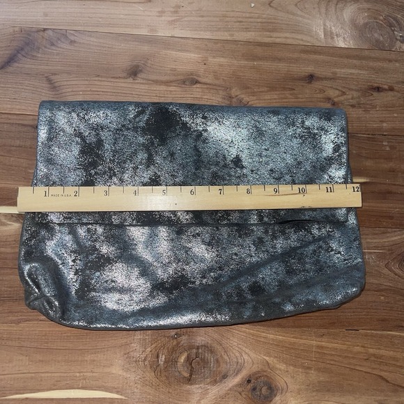 Eileen Fisher Sparking Silver Blk Crackle-Coated Leather Fold-Over Clutch Purse - Picture 3 of 10